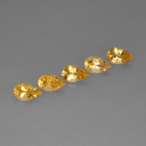 カラットの天然ゴールデンイエローシトリン（8.1×5.1 mm・洋梨の形）