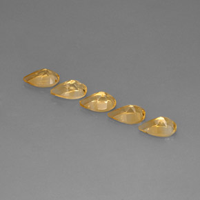 カラットの天然ゴールデンイエローシトリン（8.1×5.1 mm・洋梨の形）