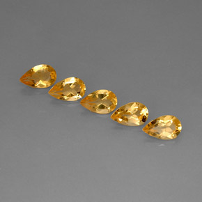 カラットの天然ゴールデンイエローシトリン（8×5.1 mm・洋梨の形）