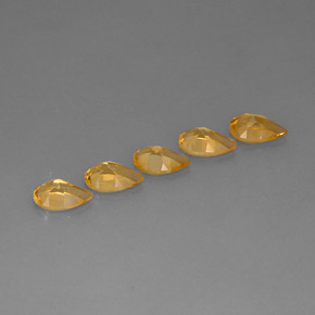 カラットの天然ゴールデンイエローシトリン（8×5.1 mm・洋梨の形）