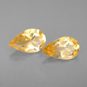 カラットの天然ゴールデンイエローシトリン（8.2×5.1 mm・洋梨の形）