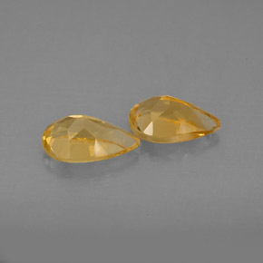 カラットの天然ゴールデンイエローシトリン（7.7×5 mm・洋梨の形）