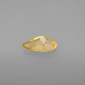 0.71カラットの天然ゴールデンイエローシトリン（8×5 mm・洋梨の形）