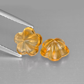 カラットの天然ゴールデンイエローシトリン（7.2×7 mm・フラワーカット）