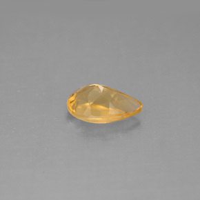 0.84カラットの天然ゴールデンイエローシトリン（7.9×5.1 mm・洋梨の形）