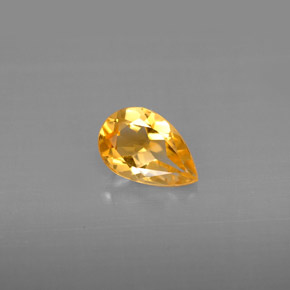 0.70カラットの天然ゴールデンイエローシトリン（7.8×5.1 mm・洋梨の形）