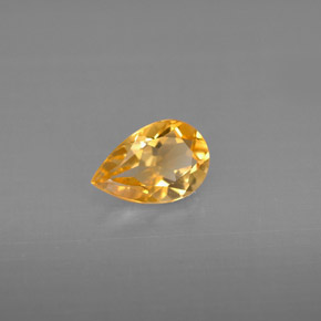 0.70カラットの天然ゴールデンイエローシトリン（7.8×5.1 mm・洋梨の形）