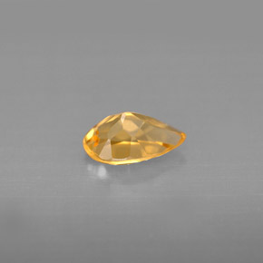 0.73カラットの天然ゴールデンイエローシトリン（7.7×5 mm・洋梨の形）