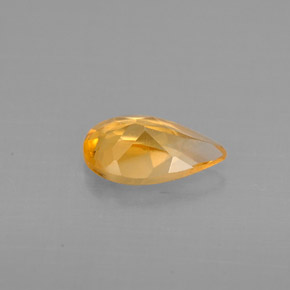 0.69カラットの天然ゴールデンイエローシトリン（8.1×5 mm・洋梨の形）