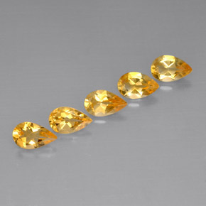 カラットの天然ゴールデンイエローシトリン（8×5.2 mm・洋梨の形）