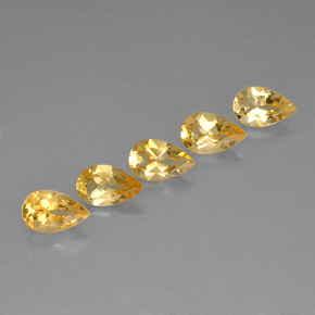 カラットの天然ゴールデンイエローシトリン（8.1×5.1 mm・洋梨の形）