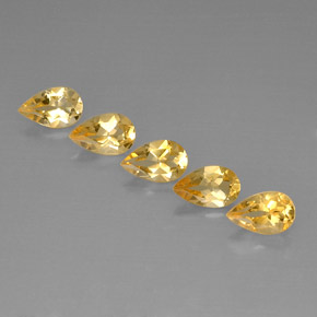 カラットの天然ゴールデンイエローシトリン（8.1×5.1 mm・洋梨の形）