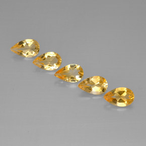カラットの天然ゴールデンイエローシトリン（7.8×5 mm・洋梨の形）