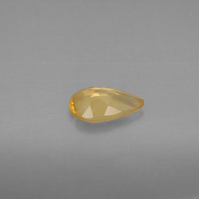 0.66カラットの天然ゴールデンイエローシトリン（8.2×5.1 mm・洋梨の形）