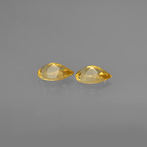 カラットの天然ゴールデンイエローシトリン（7.9×5 mm・洋梨の形）