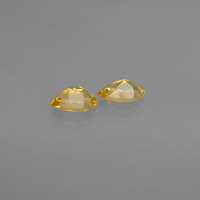 カラットの天然ゴールデンイエローシトリン（7.7×5.1 mm・洋梨の形）