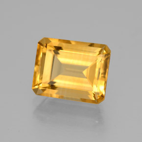 2.26カラットの天然ゴールデンイエローシトリン（8.9×7.1 mm・エメラルドカット）
