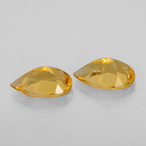 カラットの天然ゴールデンイエローシトリン（8×5.1 mm・洋梨の形）