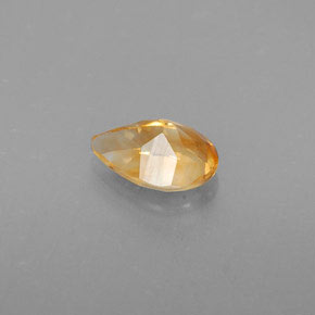 0.78カラットの天然ゴールデンイエローシトリン（7.9×5.1 mm・洋梨の形）