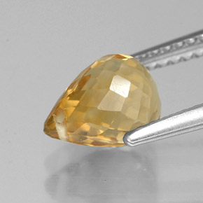 1.69カラットの天然ゴールデンイエローシトリン（7.9×6 mm・ブリオレット）