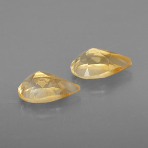 カラットの天然ゴールデンイエローシトリン（8.1×5.1 mm・洋梨の形）