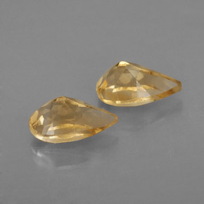 カラットの天然ゴールデンイエローシトリン（8×5.1 mm・洋梨の形）