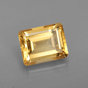 2.23カラットの天然ゴールデンイエローシトリン（9×7 mm・エメラルドカット）