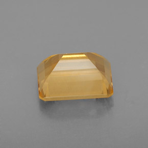 2.23カラットの天然ゴールデンイエローシトリン（9×7 mm・エメラルドカット）