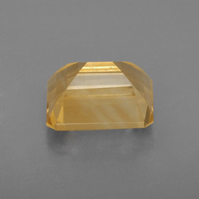 2.42カラットの天然ゴールデンイエローシトリン（9×7.1 mm・エメラルドカット）