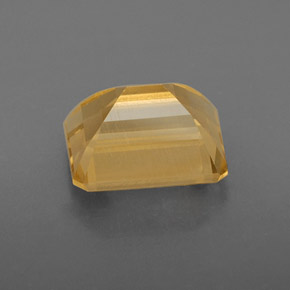 2.46カラットの天然ゴールデンイエローシトリン（8.9×7.1 mm・エメラルドカット）