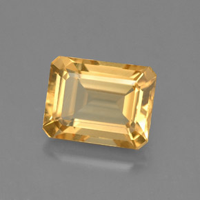 2.35カラットの天然ゴールデンイエローシトリン（9×7 mm・エメラルドカット）