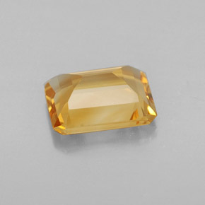 1.68カラットの天然ゴールデンイエローシトリン（8.7×7 mm・エメラルドカット）