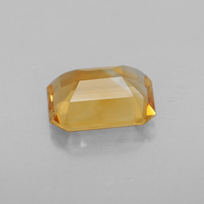 1.69カラットの天然ゴールデンイエローシトリン（8.7×6.8 mm・エメラルドカット）