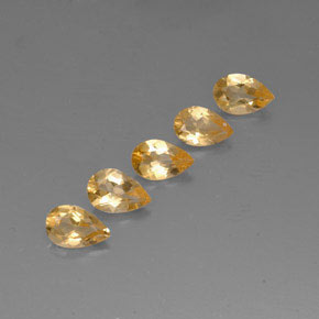 カラットの天然ゴールデンイエローシトリン（7.6×5 mm・洋梨の形）