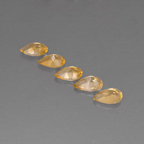 カラットの天然ゴールデンイエローシトリン（7.6×5 mm・洋梨の形）