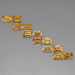 カラットの天然ゴールデンイエローシトリン（5.9×3.8 mm・エメラルドカット）