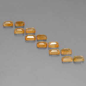 カラットの天然ゴールデンイエローシトリン（5.9×3.8 mm・エメラルドカット）
