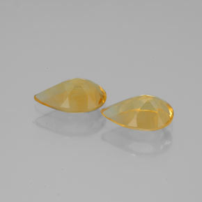 カラットの天然ゴールデンイエローシトリン（8.2×5.1 mm・洋梨の形）
