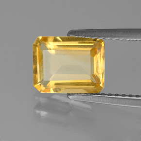 1.75カラットの天然ゴールデンイエローシトリン（8.9×6.8 mm・エメラルドカット）