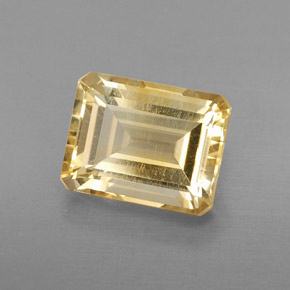 2.39カラットの天然ゴールデンイエローシトリン（9.1×7.1 mm・エメラルドカット）