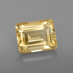 2.47カラットの天然ゴールデンイエローシトリン（9×7.1 mm・エメラルドカット）