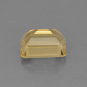2.47カラットの天然ゴールデンイエローシトリン（9×7.1 mm・エメラルドカット）