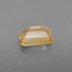1.41カラットの天然ゴールデンイエローシトリン（8×6 mm・エメラルドカット）