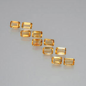 カラットの天然ゴールデンイエローシトリン（5.9×3.9 mm・エメラルドカット）