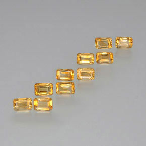 6.74カラットの天然ミディアム薄いオレンジゴールドシトリン（6.1×4.1 mm・エメラルドカット）
