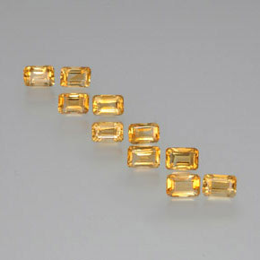 6.74カラットの天然ミディアム薄いオレンジゴールドシトリン（6.1×4.1 mm・エメラルドカット）