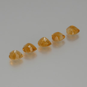 5.25カラットの天然濃いオレンジゴールドシトリン（7×6.8 mm・ハート型）