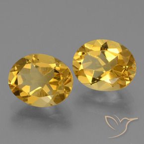 4.78カラットの天然ミディアムゴールドシトリン（10.1×8.1 mm・オーバルカット）