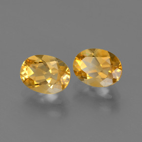 2.38カラットの天然濃いゴールデンオレンジシトリン（8.1×6 mm・オーバルカット）
