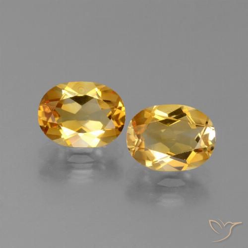 2.35カラットの天然濃いゴールデンオレンジシトリン（8×6.1 mm・オーバルカット）
